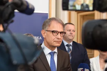 Vlada želi da vam poslodavci uplate 2500 kn koje bi trošili za zimovanje ili ljetovanje