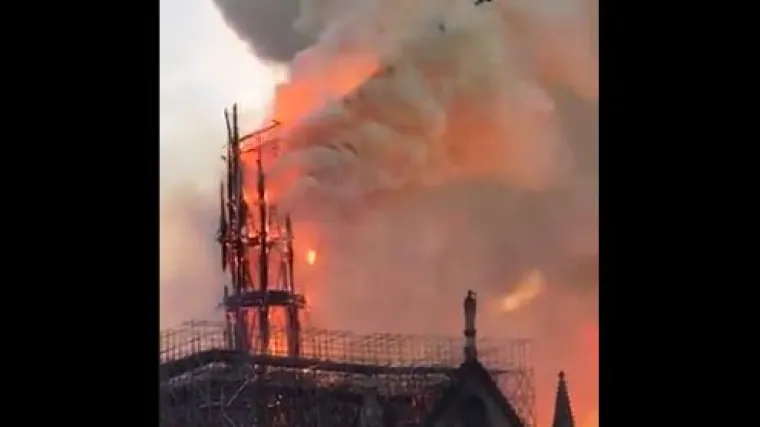 Notre Dame se gradila 200 godina, u dva sata nestalo je 8 stoljeća povijesti