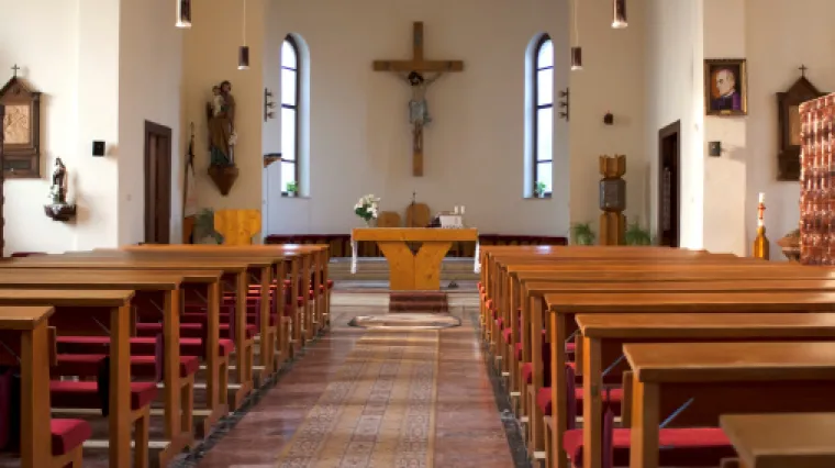 Pokradena jo&scaron; jedna crkva u Istri: Pajserom demolirali vrata od sakristije i krenuli u divljački pohod