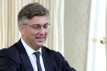 Prva se tiče Kineza u brodogradilištima, a druga...