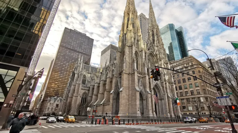 Za dlaku izbjegnuta tragedija: Upao u katedralu s kanisterima benzina i upaljačem