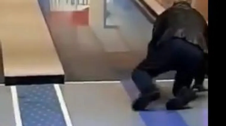 Iz treće uspio pogoditi metu, ali nije uspio zadržati ravnotežu