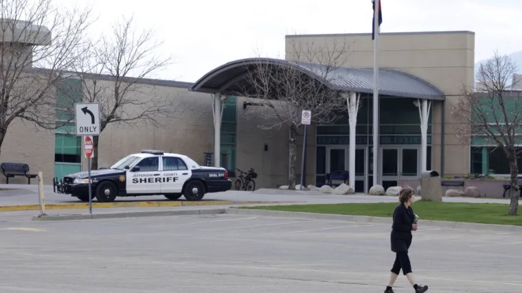 Prošlo je 20 godina od pokolja u školi Columbine: 'Čula sam glasan prasak, a onda su ustrijelili curu pored mene'