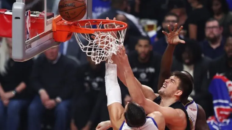 Za samo 17 minuta na parketu napravio &scaron;ou; zapalile se dru&scaron;tvene mreže