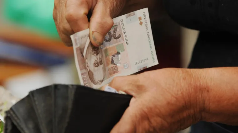 Da bi vratio novac koji je prisvojio, &scaron;ef delničkih vatrogasaca radi u Irskoj