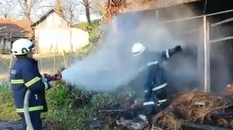 VIDEO Urnebesno je kako vatrogasci 'čeliče novajlije': 'Nakon vatrenog slijedi vodeno kr&scaron;tenje'