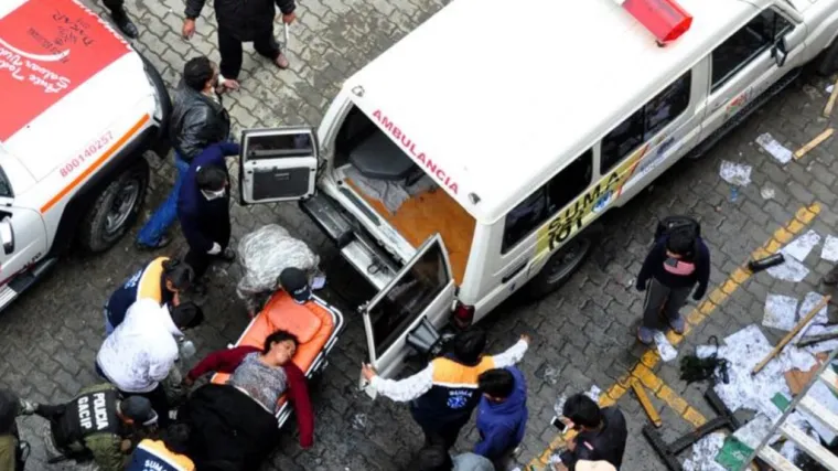 Pri slijetanju autobusa u provaliju u Boliviji poginulo najmanje 25 ljudi