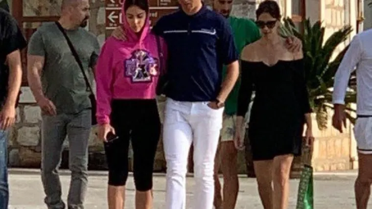 Pohvalio se fotografijom iz Dubrovnika: Isklesani Ronaldo pozirao u ružičastim hlačicama