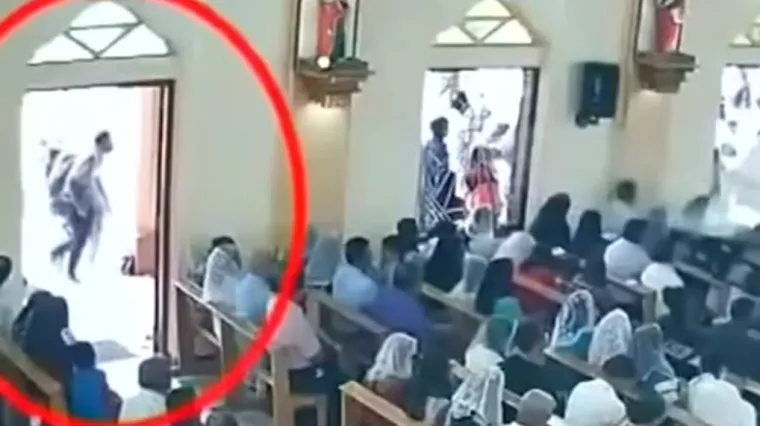 UZNEMIRUJUĆI VIDEO Objavljena snimka bomba&scaron;a kako ulazi u crkvu u kojoj je ubijeno vi&scaron;e od 50 ljudi