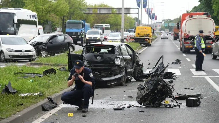 FOTO Nesreća na Slavonskoj paralizirala promet: U sudaru tri automobila ozlijeđene dvije osobe