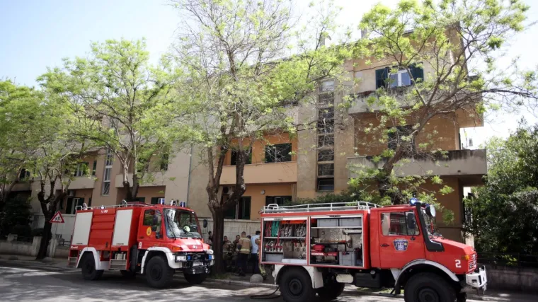 Buknuo požar u podrumskom stanu trokatnice: Dim se pro&scaron;irio zgradom, morali evakuirati stanare