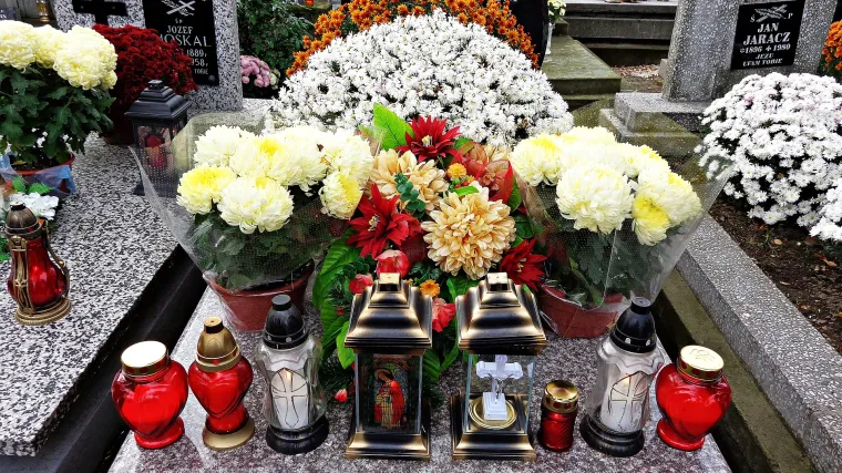 Uveli struju na groblje pa im stigla TV pretplata: 'Mrtve ne zanima &scaron;to rade Milijana i Milojko u Parovima!'