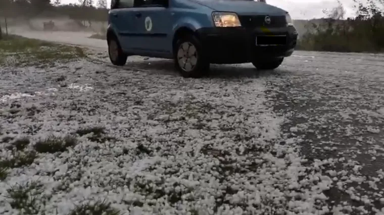 Dan je počeo sunčano, ali uskoro su počeli pljuskovi, temperatura pala ispod 5 stupnjeva