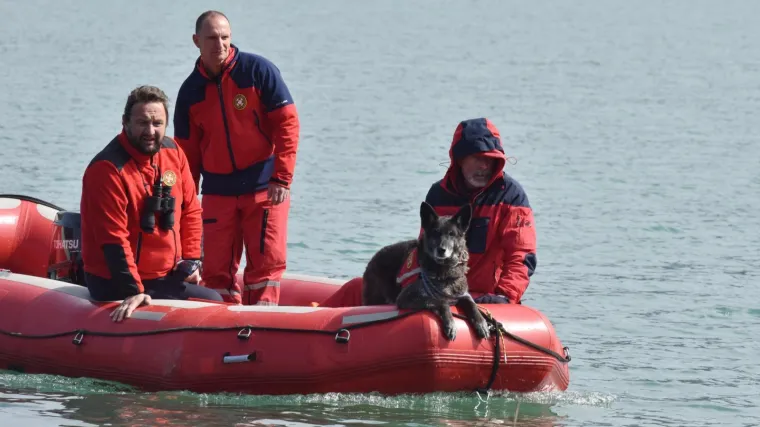 Skočio u jezero i nestao, u tijeku je riskantna potraga