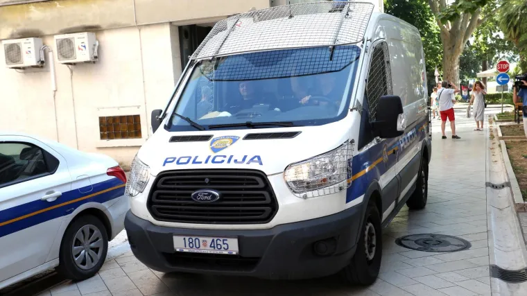 Seksualno zlostavljao dvojicu dječaka, prijetio im oružjem i nudio drogu