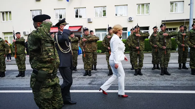 Predsjednica Grabar-Kitarović s ministrima u Okučanima: 'Žalimo za svakom žrtvom'