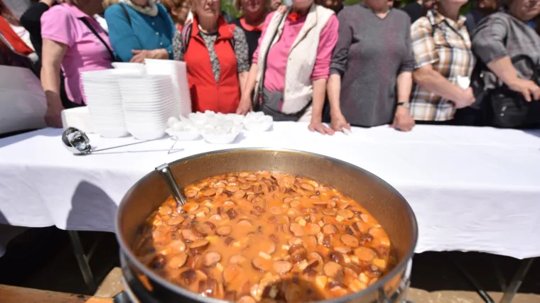 Riječani tradicionalno u Ronjgima, Osječanima podijeljeno tri tisuće porcija graha, na Marjanu bez proslave