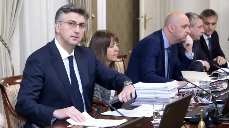 Oprostili dug tvrtkama od 482 milijuna kuna, no ne žele otkriti kojima