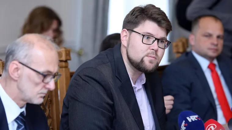 Tvrdi da Vlada novcem građana financira protureferendumsku kampanju