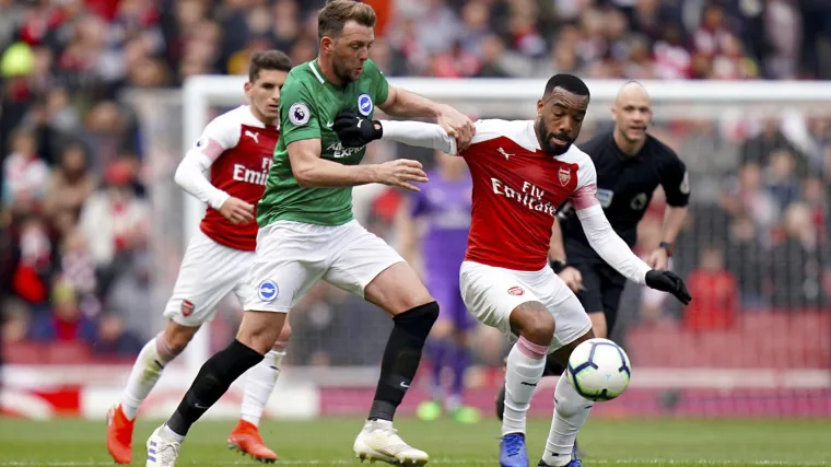 Zvižduci se prolomili Emiratesom: I Arsenal ostao bez Lige prvaka!