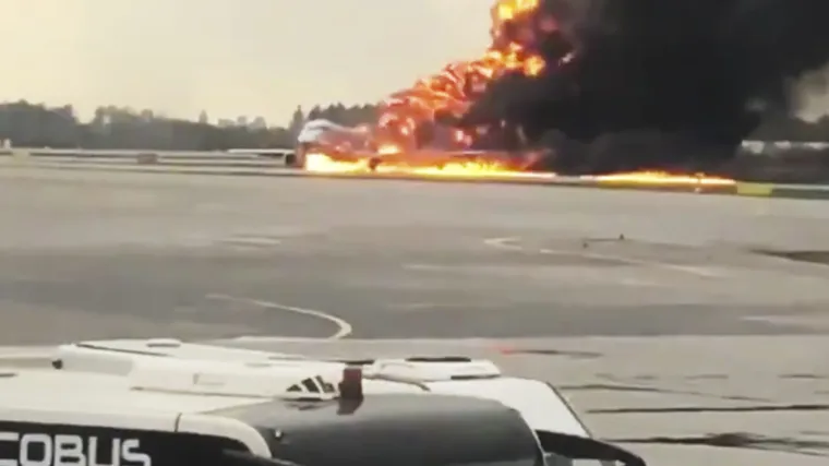 Preživjeli putnici iz zapaljenog zrakoplova: 'Usporavali su nas neki koji su htjeli uzeti prtljagu'