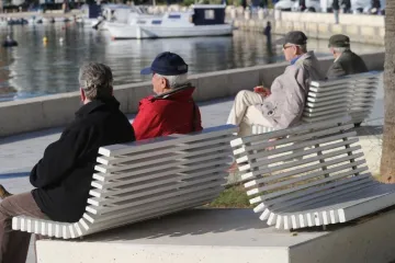 668 ljudi dobiva u prosjeku po 9775 kn