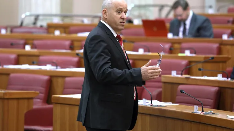 Bačić: 'Vlada apsolutno ima pravo na informativnu kampanju o mirovinskoj reformi'