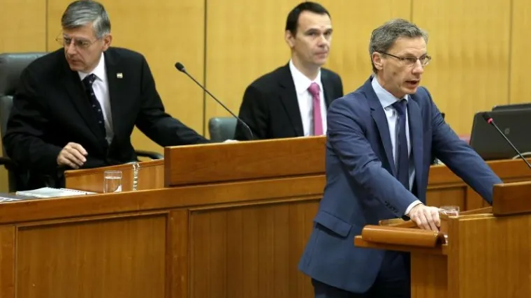 'Ja bih trebao biti zadnji čovjek koji će predložiti da prijeđemo na euro, ali radim to iz jednog jedinog razloga'