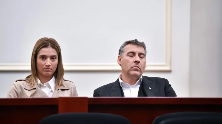 'Kad te ustoličim onda ću te i službeno moći zaje******'