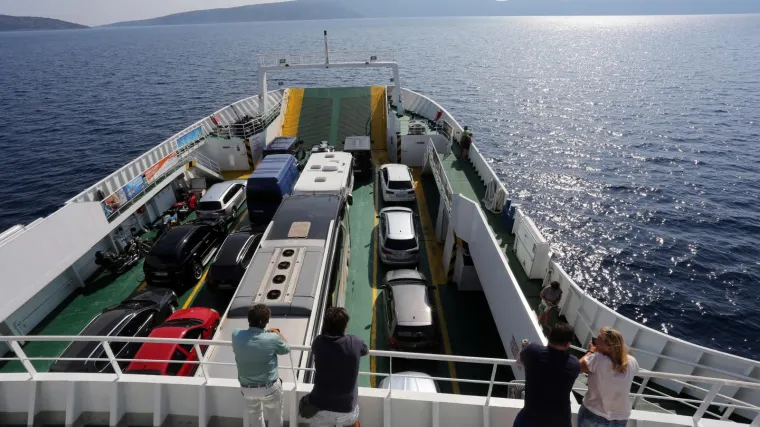 Havarija na liniji Ancona-Split: Brod ostao bez pogona, tegljači ga ne mogu vratiti zbog lo&scaron;eg vremena