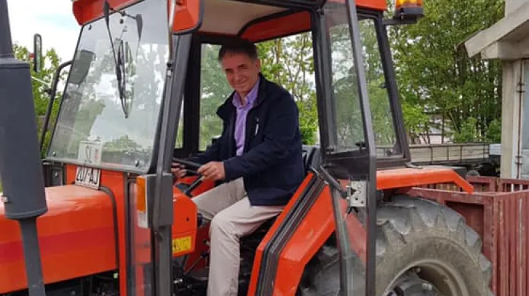 Sjeo na traktor i krenuo na put, ali ne tamo gdje žele ekstremisti