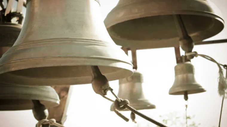 Čovjeku koji je dobio spor protiv crkve zbog glasne zvonjave, netko se autom zaletio u ogradu