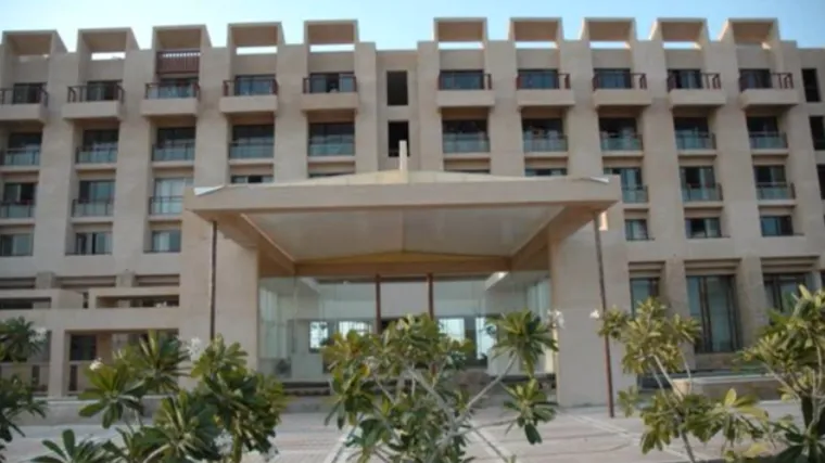 Napadači se bore s osiguranjem; uspjeli su doći do prvog kata