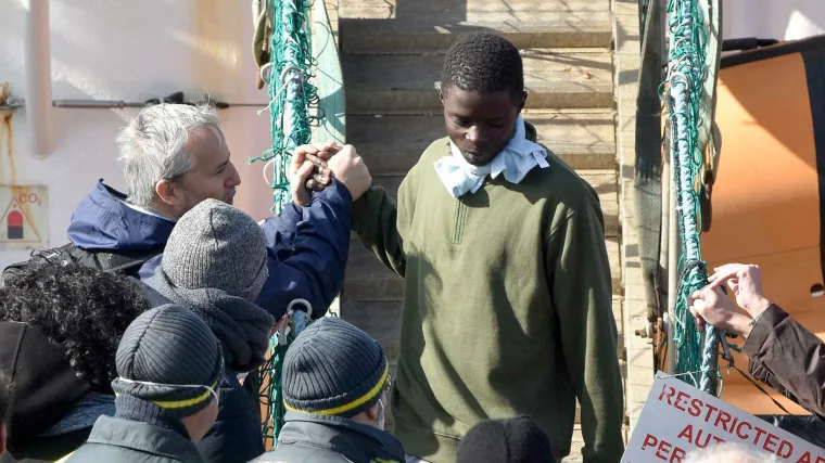 Oko 100 migranata poku&scaron;alo iz Maroka ući u Melillu, &scaron;panjolski i teritorij EU