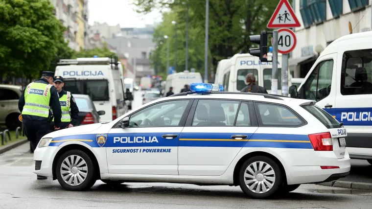 Zatočio deset godina mlađu zaručnicu, uzeo joj mobitel i ozlijedio je, ona bježala kroz prozor