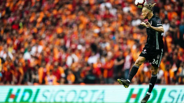 Galatasaray i dalje drži čelo tablice