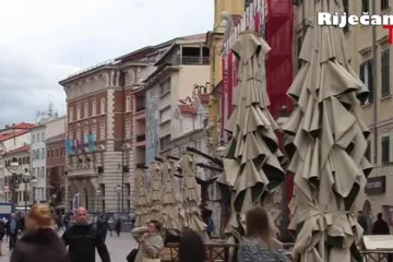 Vjetroviti dan u Rijeci - riječko proljeće nalik jeseni!