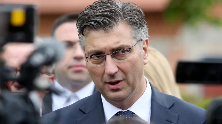 Plenković: 'Radnici Uljanika i 3. maja vi&scaron;e će novca dobiti sa stečajem nego bez njega'