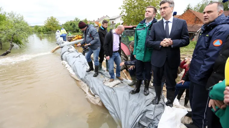 Plenković: 'Unatoč rekordnim vodostajima, kuće nisu poplavljene zahvaljujući box-barijerama'