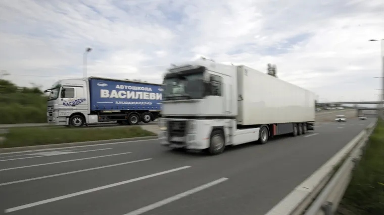 Pijan vozio kamion pretovaren betonom: Zaustavila ga policija i prona&scaron;la jo&scaron; četiri prekr&scaron;aja