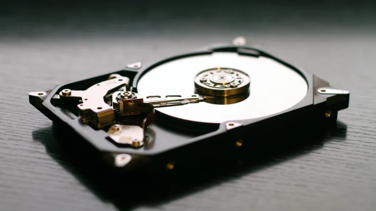 Znate li kako zamijeniti hard disk u jedinici sustava?