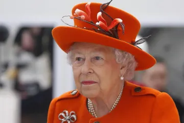 Pogledajte što je kraljica Elizabeta poklonila svom praunuku Archieju