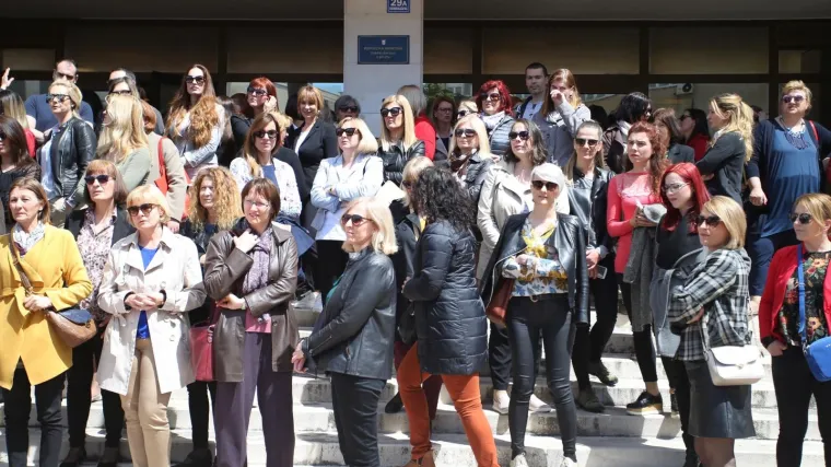 Prosvjed zaposlenika sudova diljem Hrvatske: 'Veće plaće svima ili nikome!'