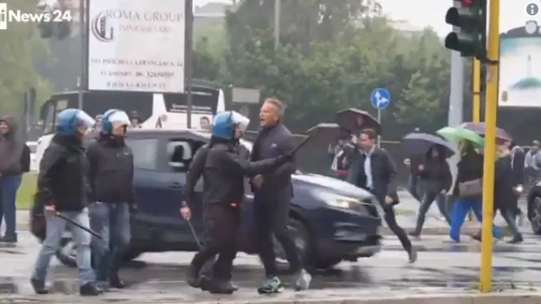 Iznerviranog Mihajlovića morala zaustavljala policija