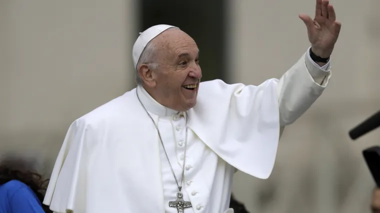 Papa na druženju s novinarima: 'Hrvatska je snažna država, a imate i predsjednicu koja je pravi general'