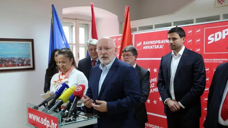 Timmermans stigao u Rijeku podržati SDP: 'Na&scaron;e su nasljeđe i borba partizana i borba protiv fa&scaron;izma'
