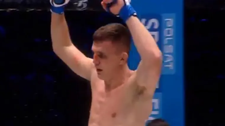 Pogledajte kako je Askham 'letećim' udarcem uni&scaron;tio Poljaka