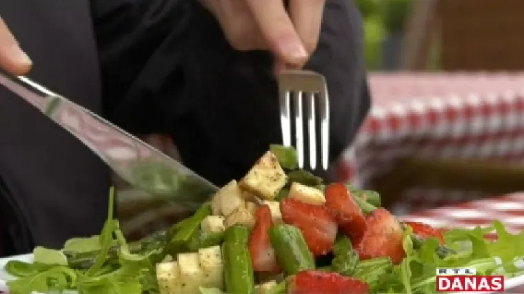 Počnite tjedan nečim posebnim - jagodama sa &scaron;parogama