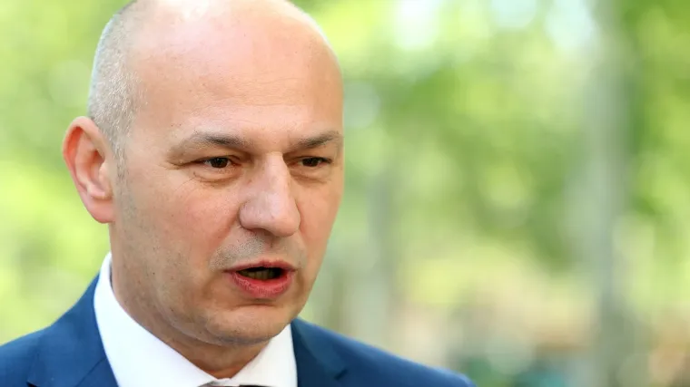 Kolaku&scaron;ić podnio ostavku: 'Ne zanimaju me fotelje, na izbore idem kao običan građanin'