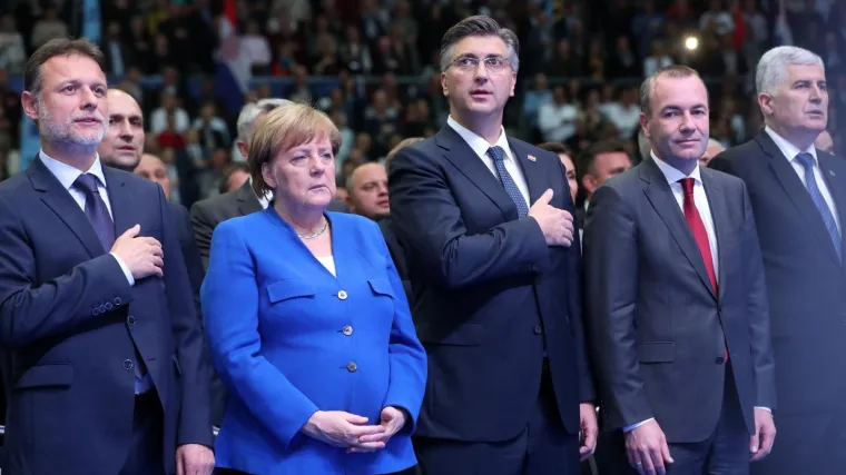 Njemački mediji o dolasku Angele Merkel u Zagreb : 'Pjesma 'usta&scaron;kog barda' zasjenila nastup kancelarke'